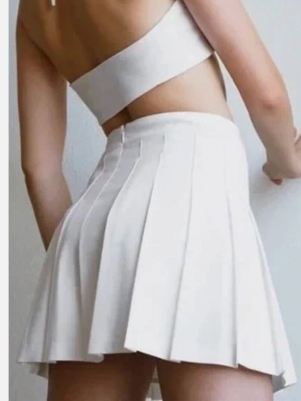 Adorable Aritzia Sunday Best pleated skirt!  Worn once, 2